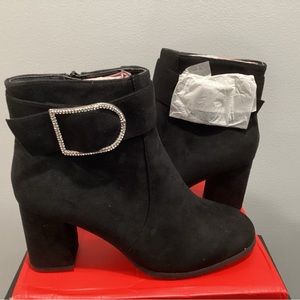 New pair of DREAM PAIRS black suede boots w/ rhinestone embellishments 10.5